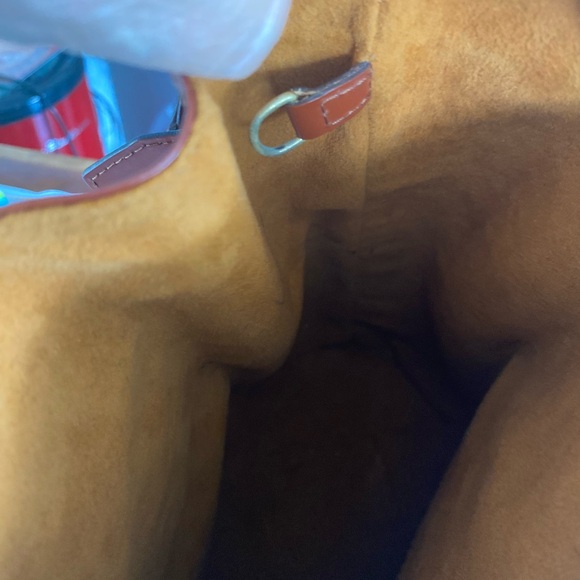 Louis Vuitton Kenyan Fawn EPI Leather Sac D’Epaule PM Bag - Picture 11 of 16